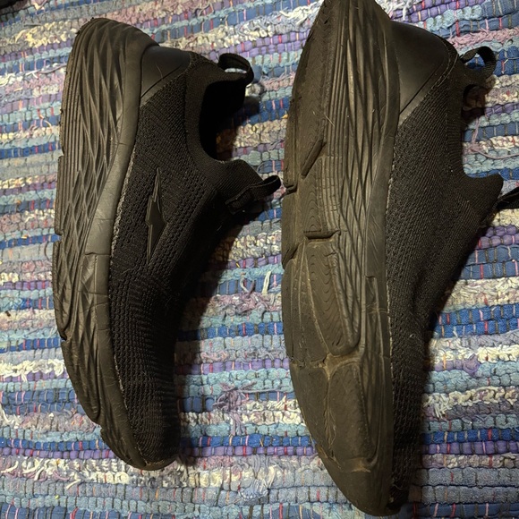 Free w/ $20 Purchase / 8W Avia Black Slip-On Sneakers - Picture 4 of 7